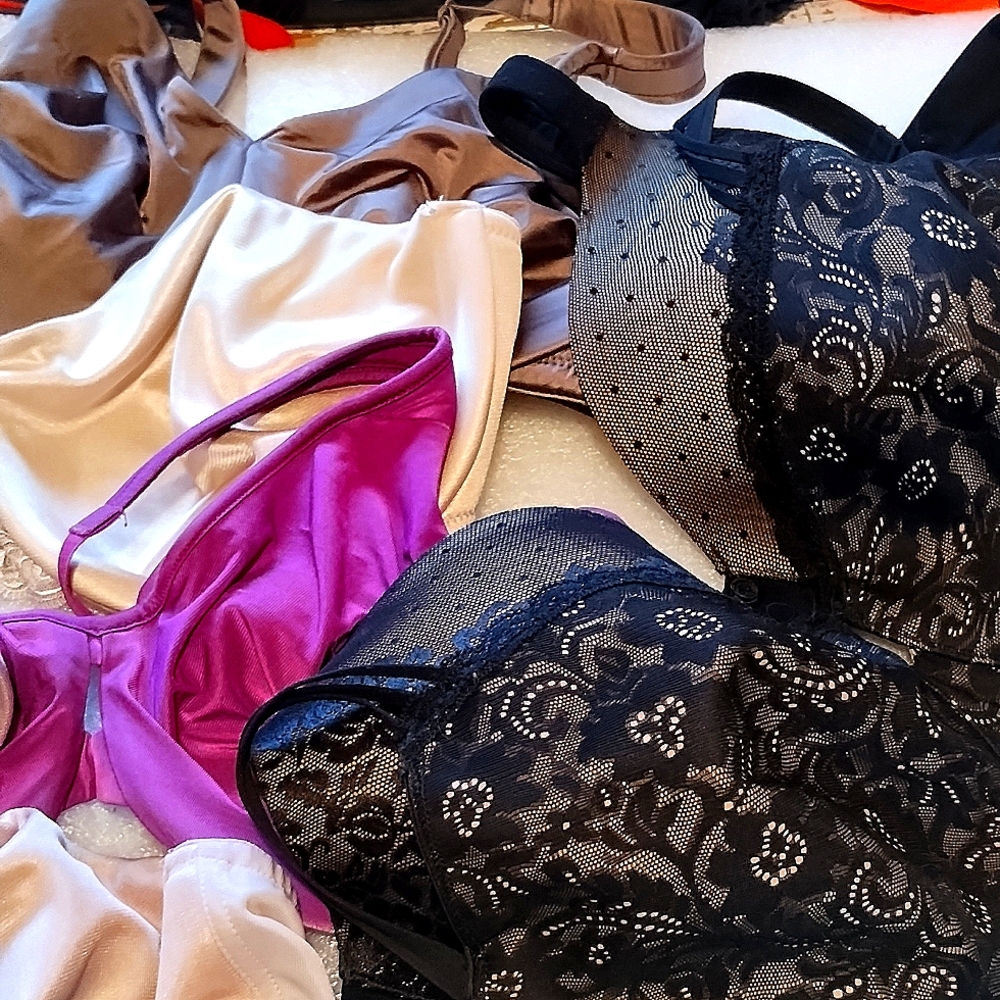 Huge lot of 10 Soma Bras 40D